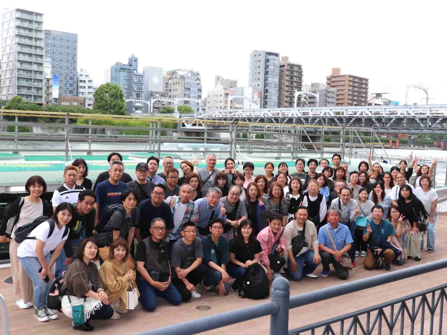 活気と夜景を楽しむ社員研修旅行レポート | 株式会社エヌテックス コーポレートサイト|山梨県富士川町からリユース・レンタル・アロマ商品事業で ...